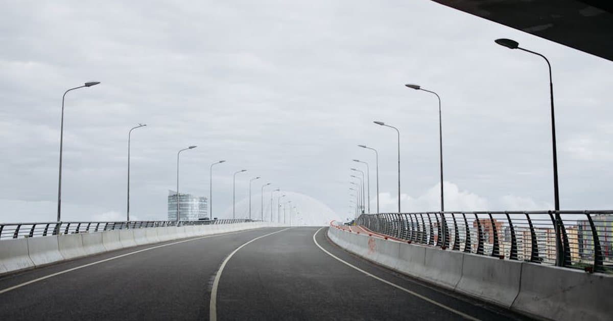 Dešinės rankos taisyklė: kada galioja ir kada ne (su pavyzdžiais)