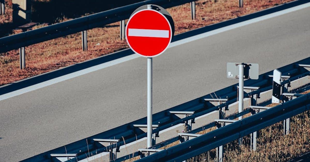 Kelio ženklai Lietuvoje 2026: pilnas sąrašas + reikšmės