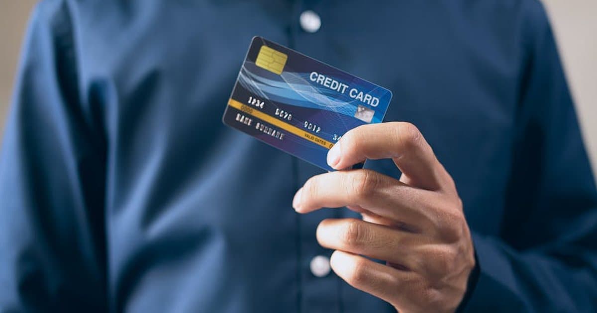 Pirmasis vairuotojo pažymėjimas 2026: žingsniai nuo 17 metų