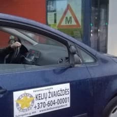 Kelių žvaigždės logotipas